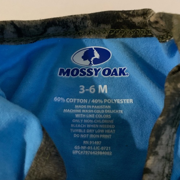 **SOLD ON ANOTHER PLATFORM**Mossy oak 3-6 months onesie BNWOT - Picture 2 of 2